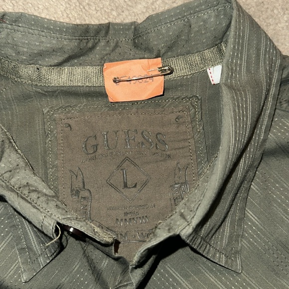 Men’s large Guess button up shirt. - Picture 2 of 7
